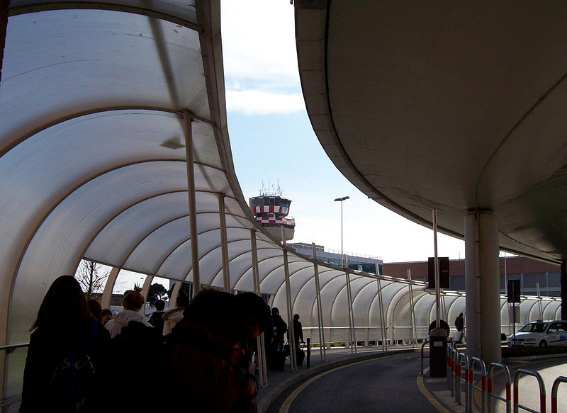 Пассажиры в аэропорту Марко Поло в Венеции