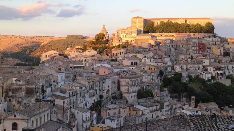 Город Рагуза на острове Сицилия