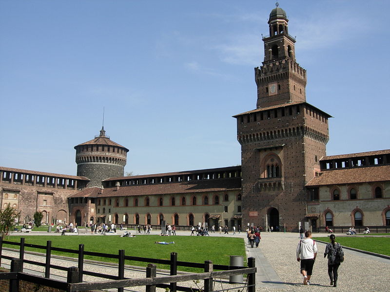 Замок Сфорцеско в городе Милан