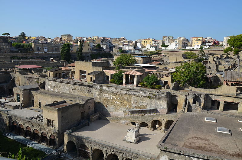 Старинный город Геркуланум в Неаполе