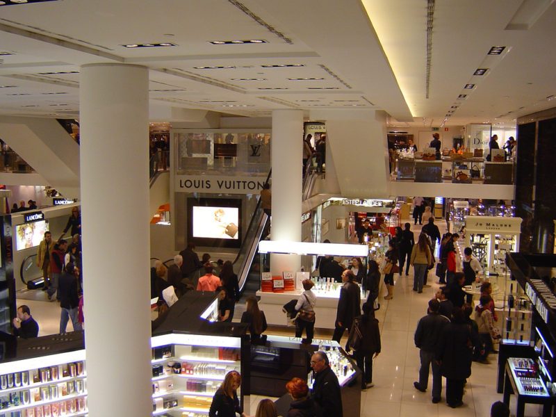 Крупный магазин в городе Милан