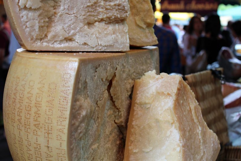 Магазины сыров в городе Неаполь