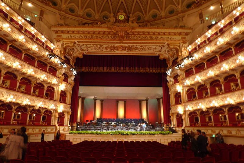 Оперный театр в итальянском городе Бари