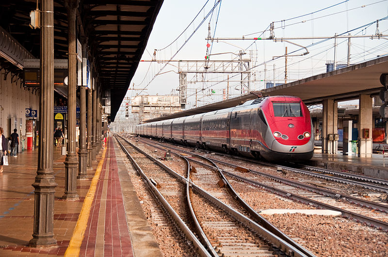 Центральный железнодорожный вокзал в итальянском городе Болонья