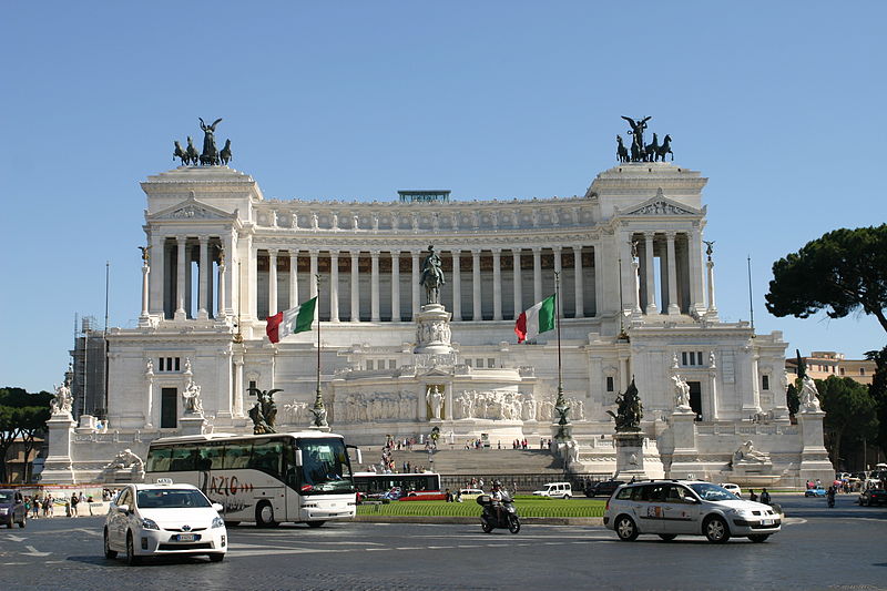 Красивая площадь Венеции в Риме