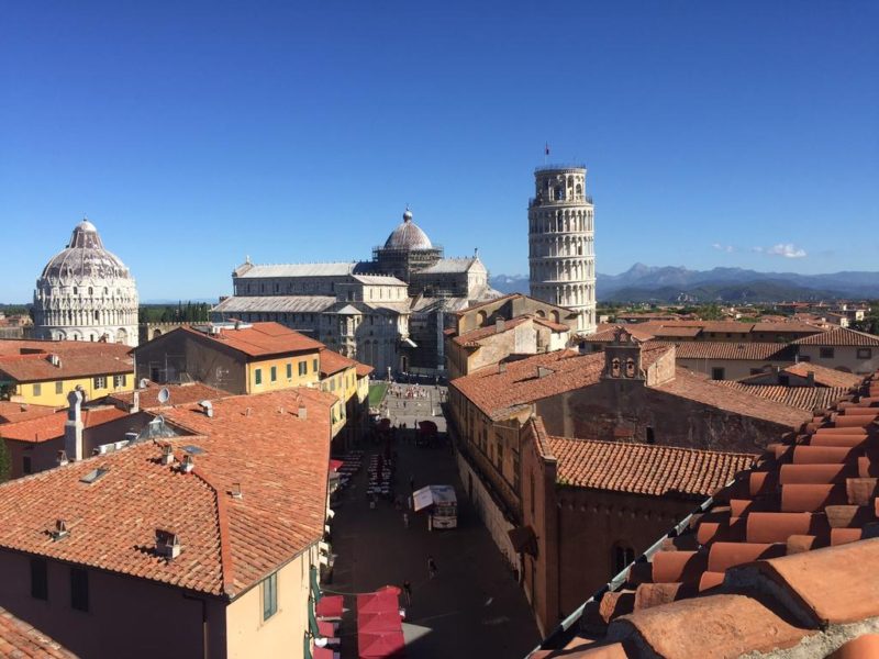 Пизанская башня в итальянском городе Пиза