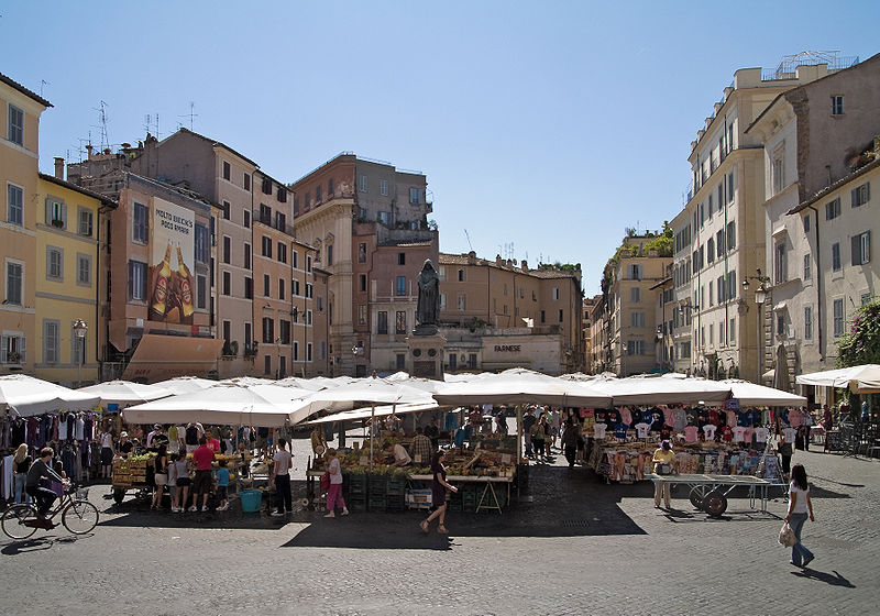 Рынок на площади Кампо деи Фиори в Риме
