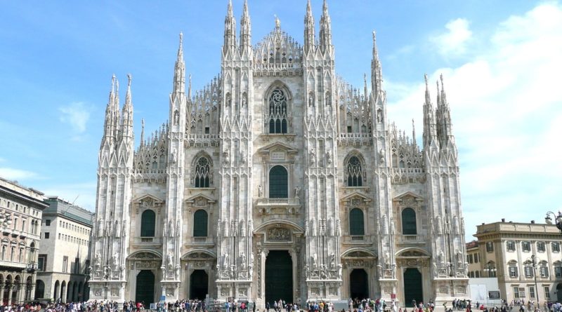 Красивый Миланский Собор