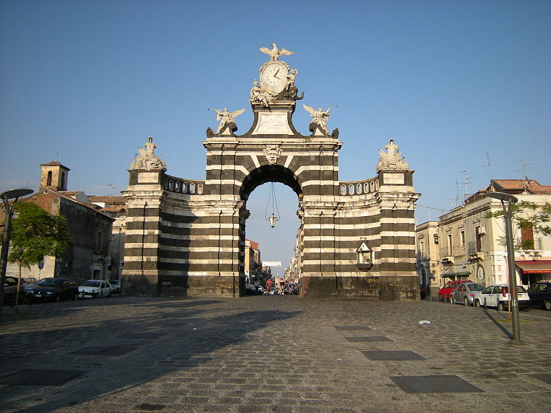 Ворота Porta Garibaldi в городе Катания