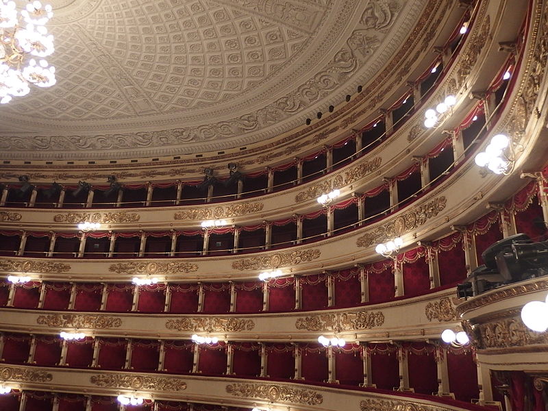Внутренний интерьер оперного театра Ла Скала