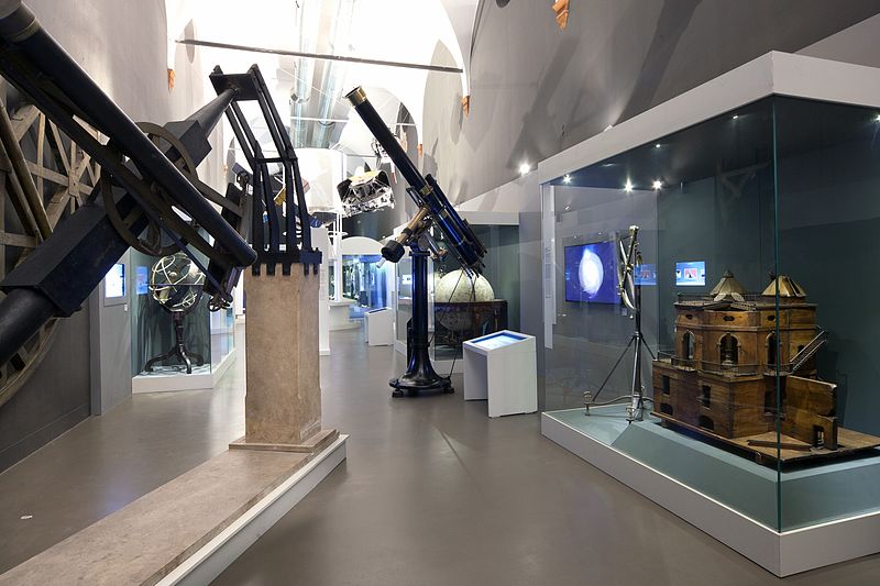 Телескоп в музее науки и технологий Леонардо да Винчи в Милане