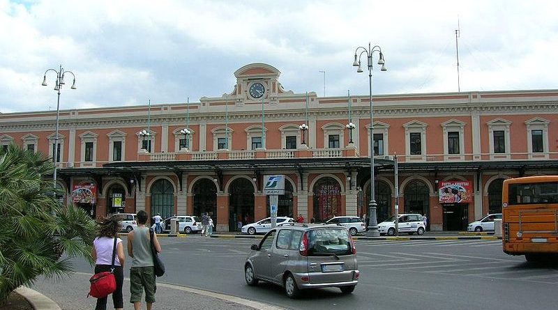 Железнодорожный вокзал в Бари