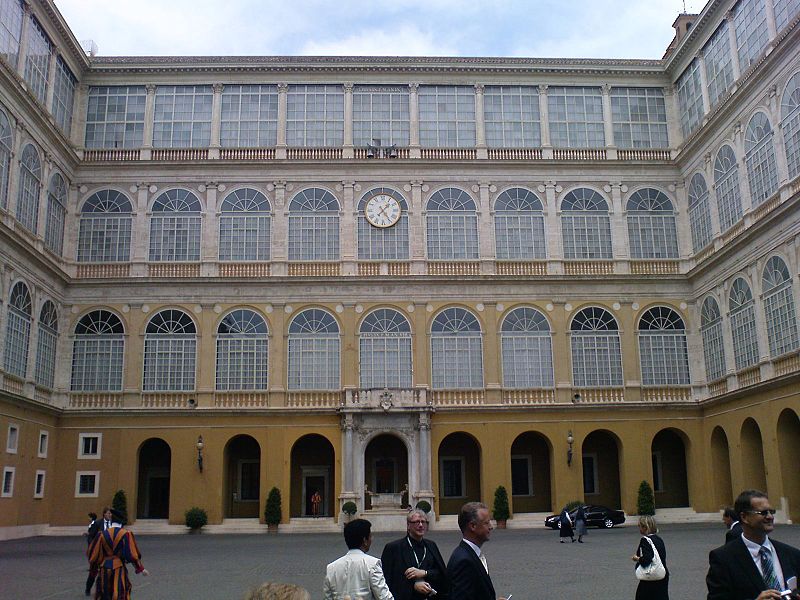 Дворик Святого Дамаса в Апостольском дворце в Ватикане