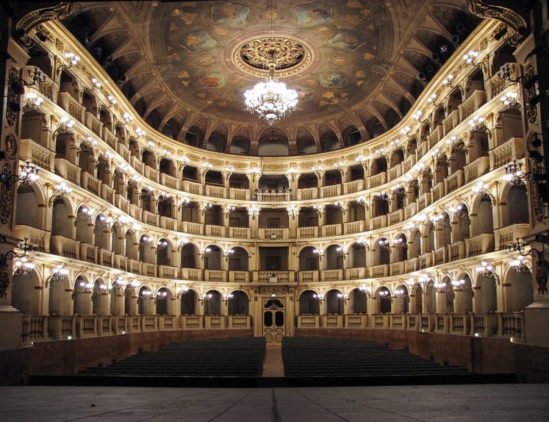 Театр Comunale di Bologna в Болонье