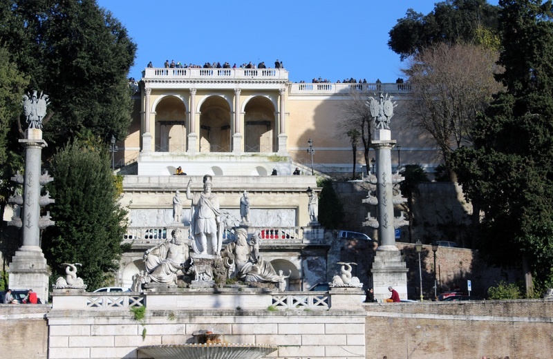 Фото фонтана на площади Пьяцца-Дель-Пополо в Риме