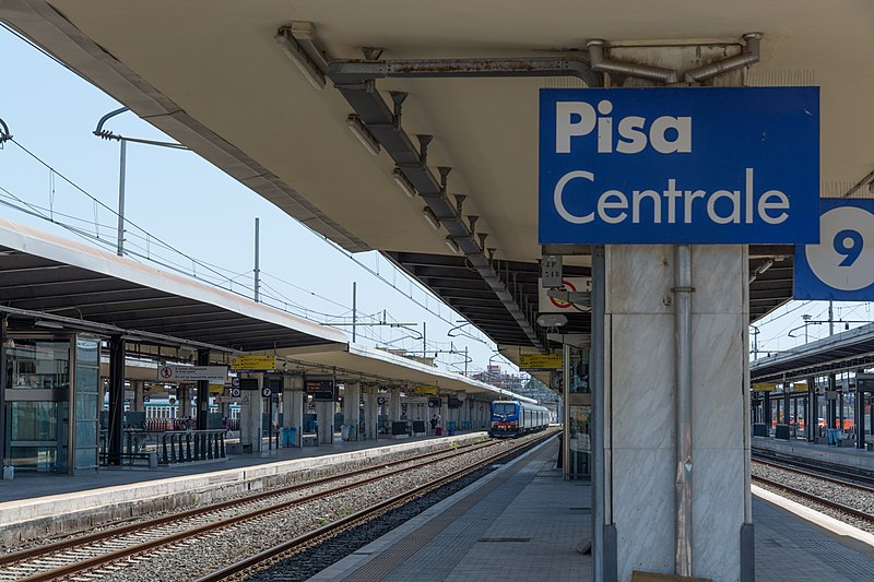 Центральный железнодорожный вокзал в Пизе