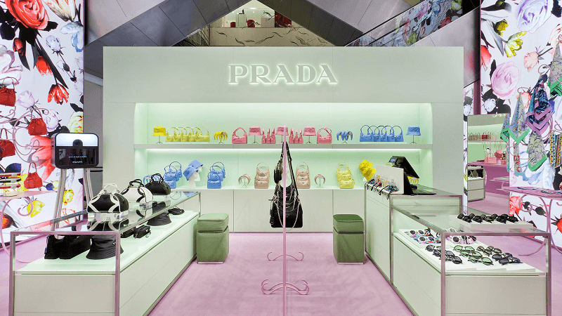 Магазины одежды и аксессуаров Prada