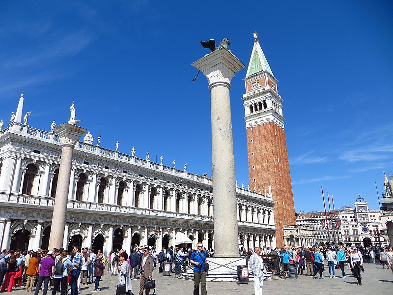 Колонна на площади Святого Марка в Венеции