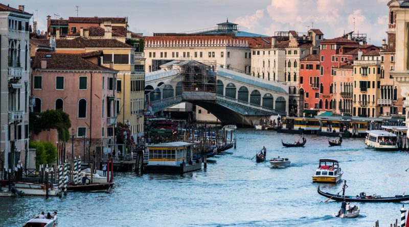 Мост Риальто в городе Венеция