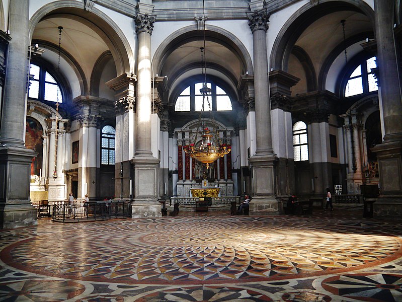 Фото собора Санта-Мария-делла-Салюте внутри