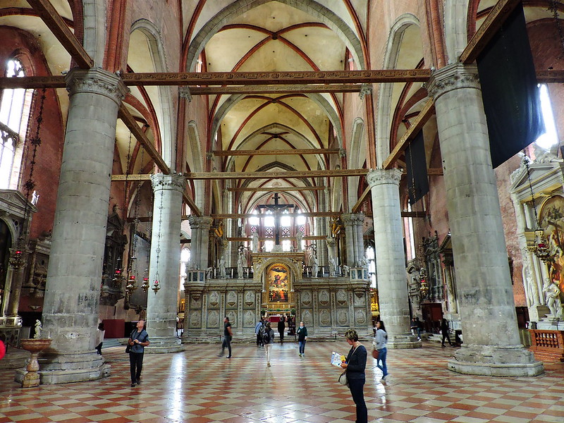 Красивое фото собора Санта-Мария-Глориоза-дей-Фрари в Венеции