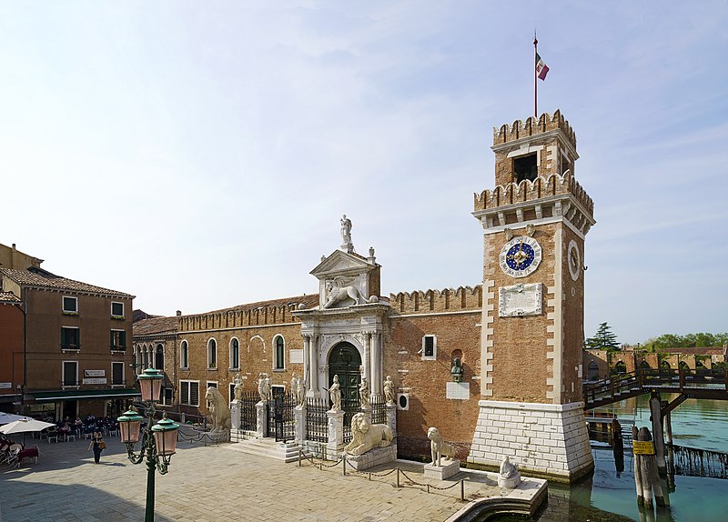 Здание Арсенала в городе Венеция