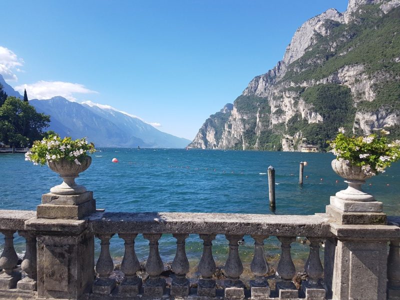 Вид на озеро Гарда в Италии