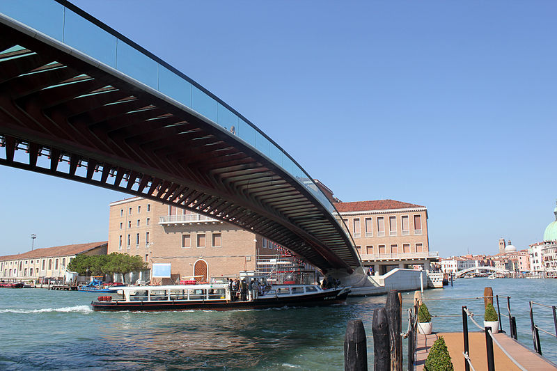 Мост Конституции в городе Венеция