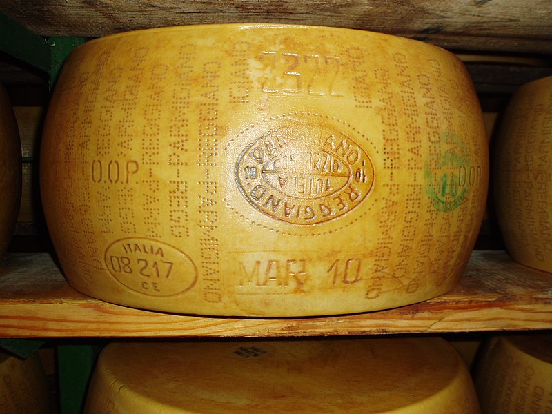 Знаменитый сыр Пармезан из Италии
