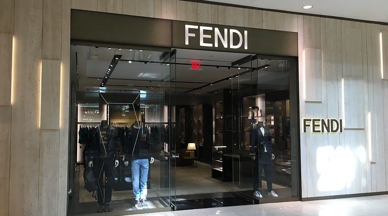 Популярные магазины Fendi