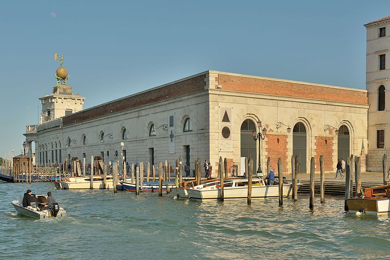 Художественный музей Пунта-делла-Догана в городе Венеция