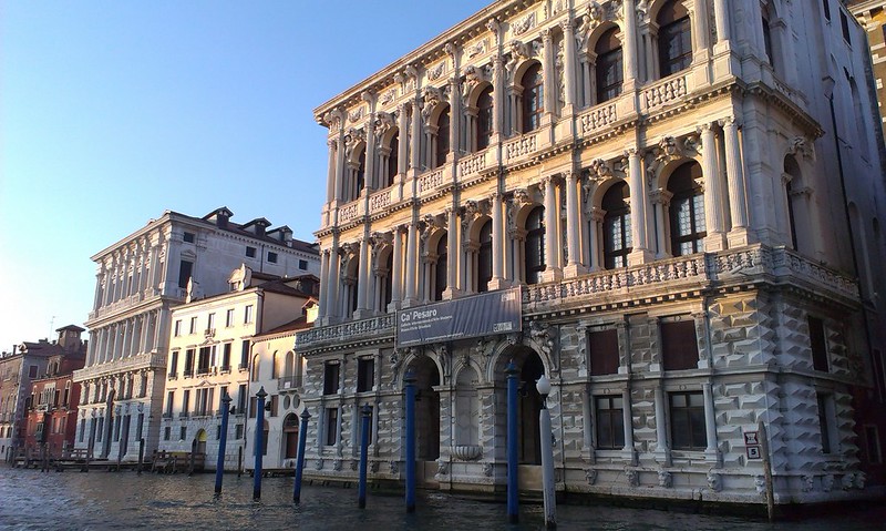 Дворец Ка-Пезаро в городе Венеция