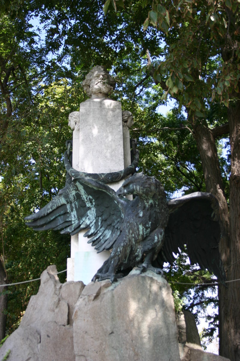 Памятник Джузеппе Гарибальди в саду города Венеция