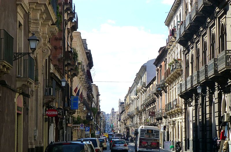 Улица Via Vittorio Emanuele в городе Катания