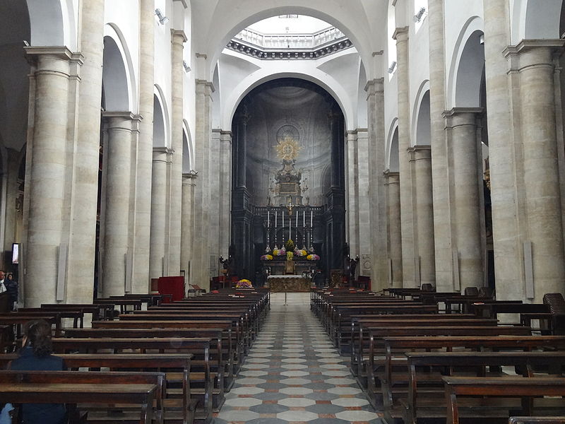 Кафедральный собор в Турине вид изнутри