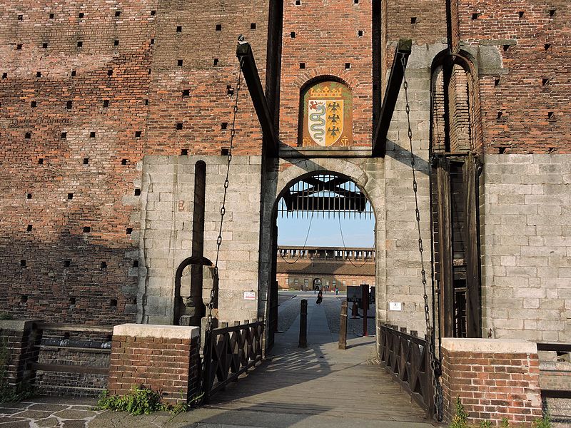 Вход в замок Сфорца в Милане