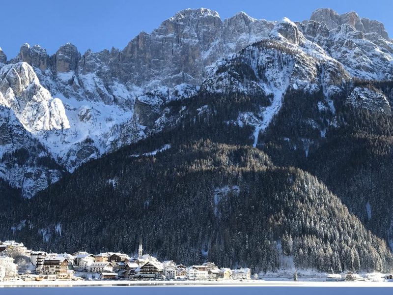 Вид на горнолыжный курорт Чиветта в Италии