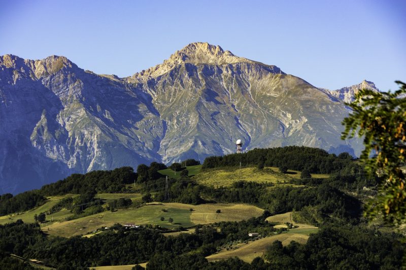 Склоны горы Сан-Сассо в итальянском регионе Абруццо