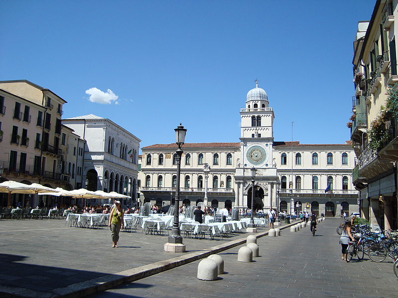 Площадь Piazza dei Signori в итальянском городе Падуя