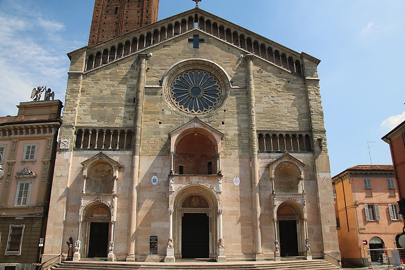 Кафедральный собор в итальянском городе Пьяченца