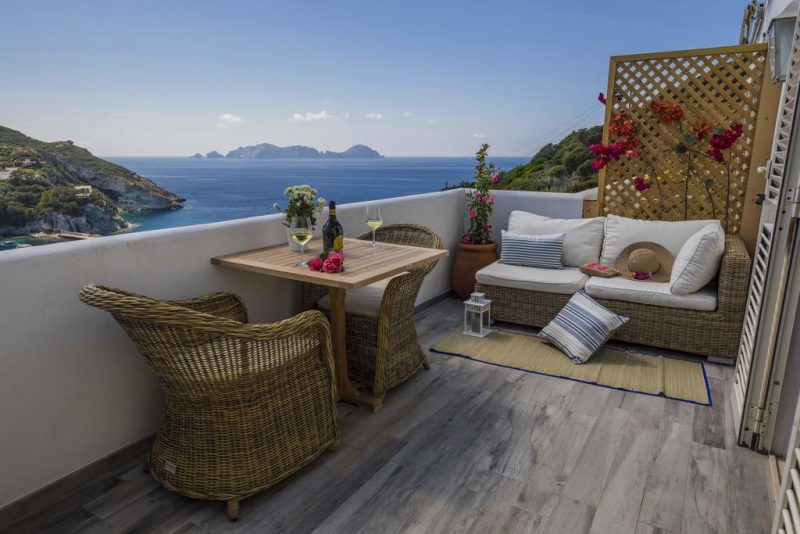 Вид с отеля Maridea Casa Vacanza- Le Alcove sul Mare Suites на острове Понца