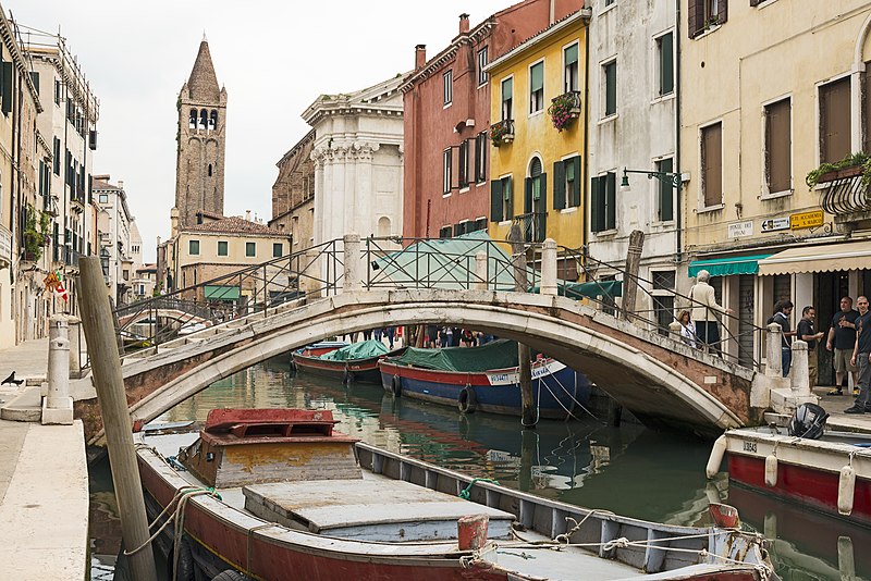 Мост через канал в Венеции