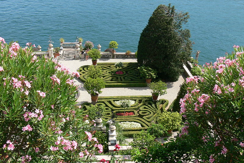 Красивый сад на острове Изола-Белла