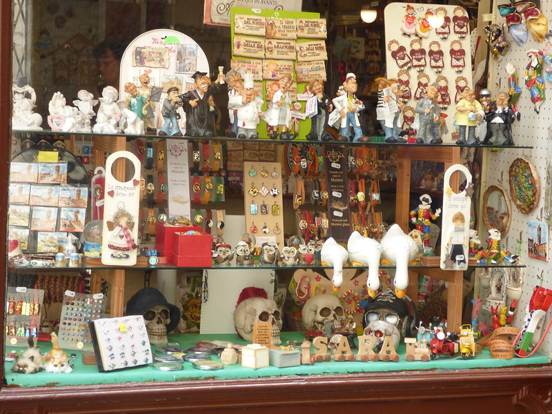 Покупка сувениров в Бергамо