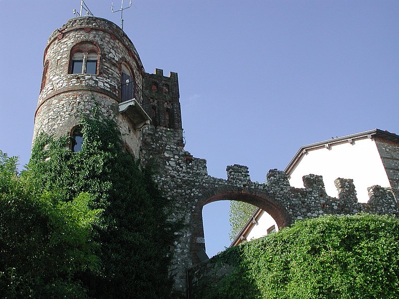 Старинный замок в Дезенцано-дель-Гарда