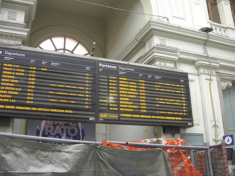 Расписание на железнодорожном вокзале в Генуе