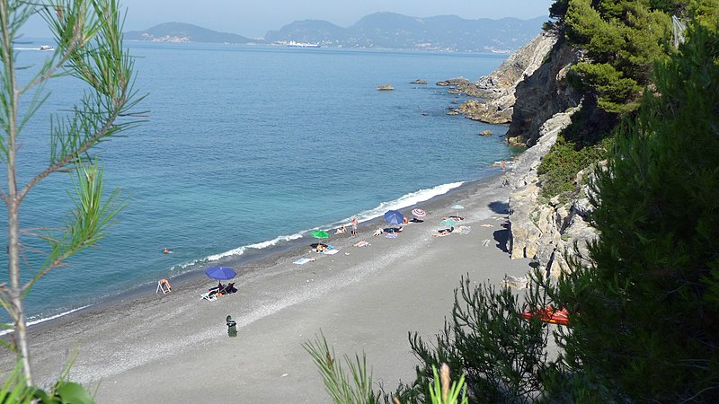 Пляж Пунта Корво в Италии