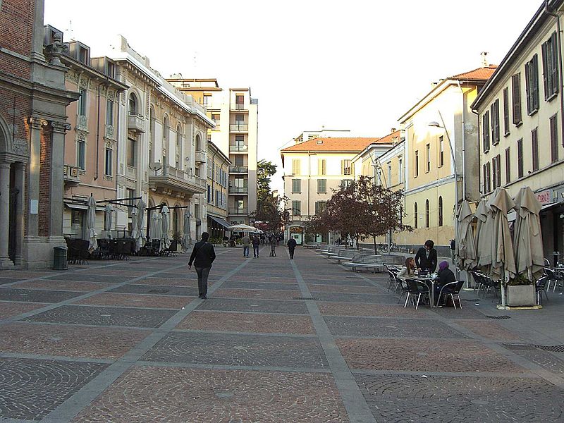 Площадь Piazza San Paolo в итальянском городе Монца