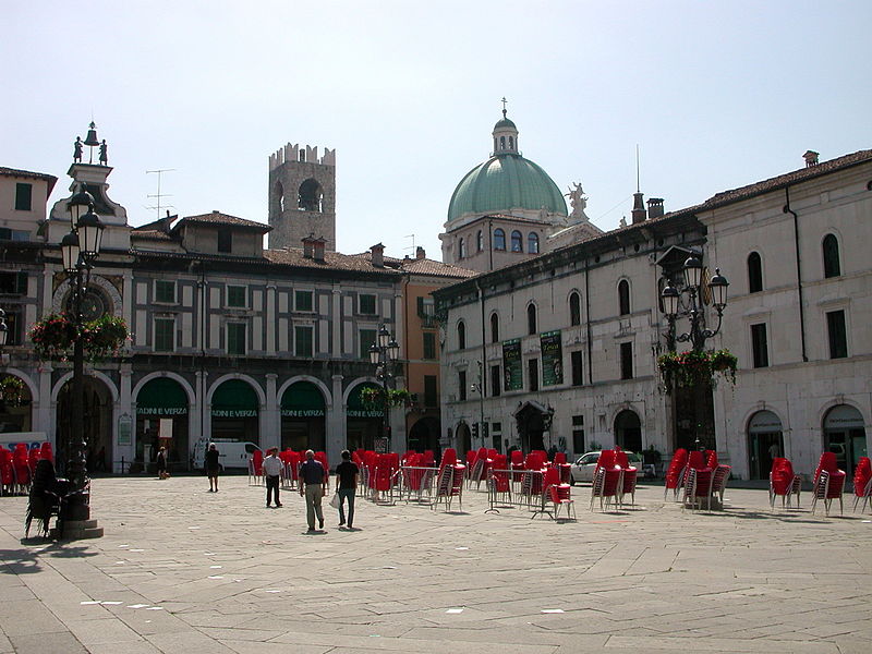Площадь Piazza della Loggia в Брешиа