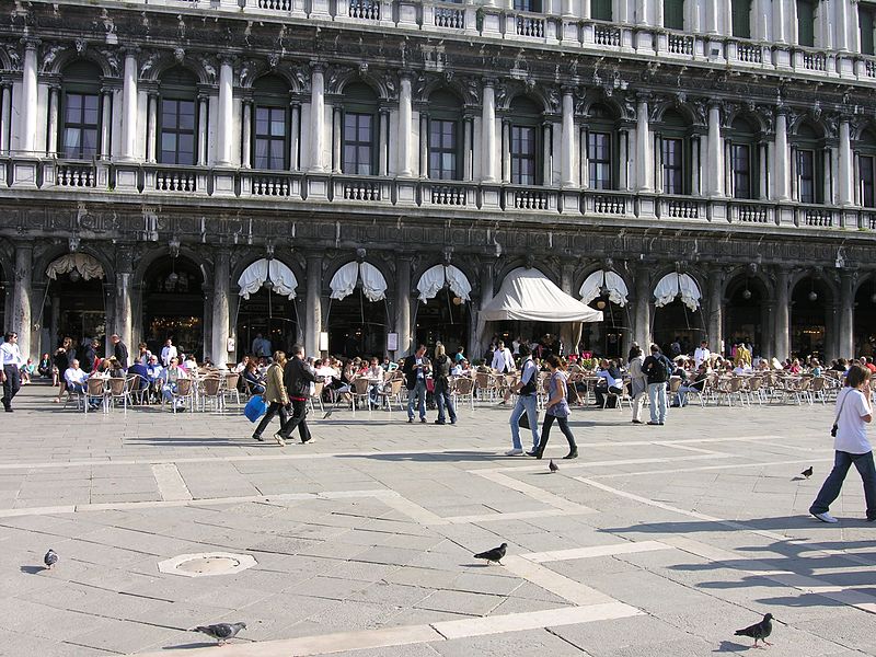 Прогулка по площади Сан Марко в Венеции